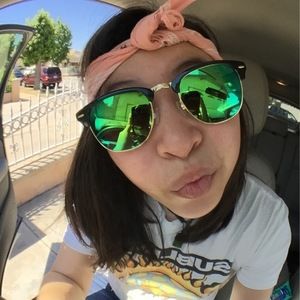 Meet your Posher, Katrina